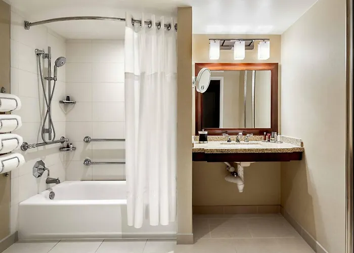 Marriott Old Town Hotel 4*