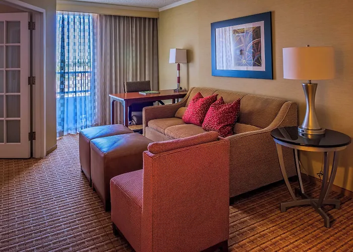 Marriott Old Town 4*